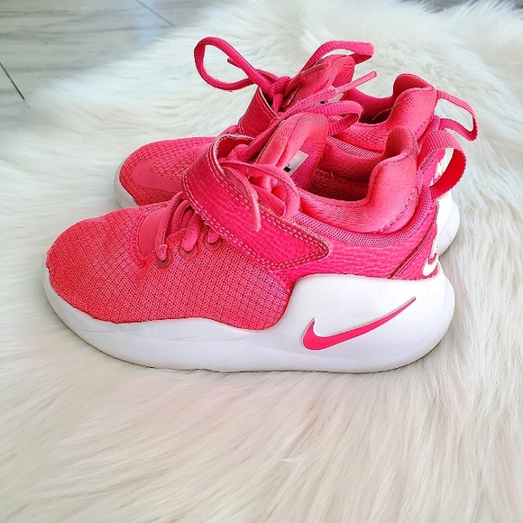 Nike Other - Girls Pink Nike Kwazi Basketball Gym Shoe  12C